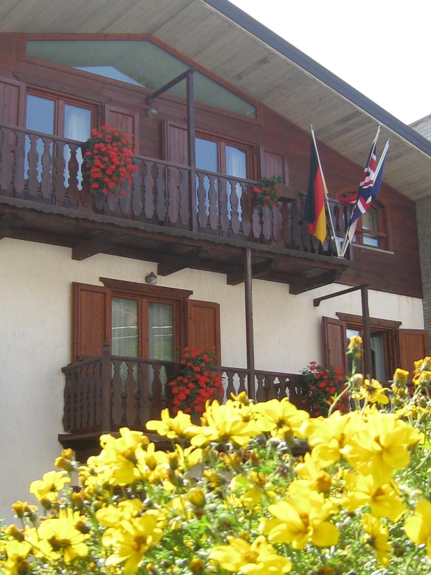 Hotel Villa Plinia Pragelato Extérieur photo