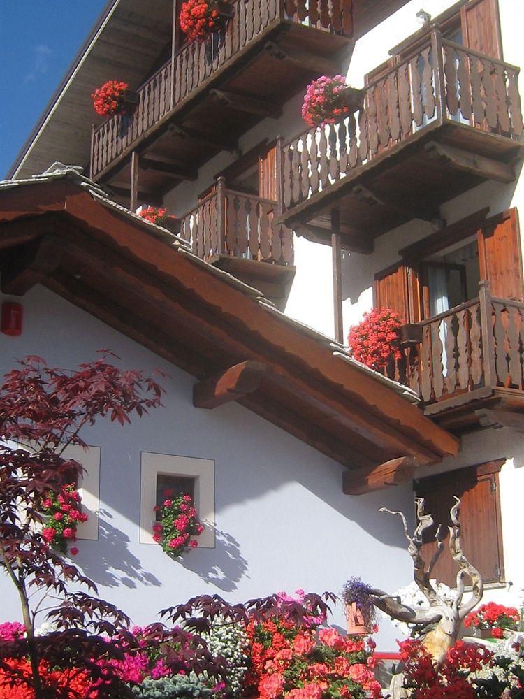 Hotel Villa Plinia Pragelato Extérieur photo